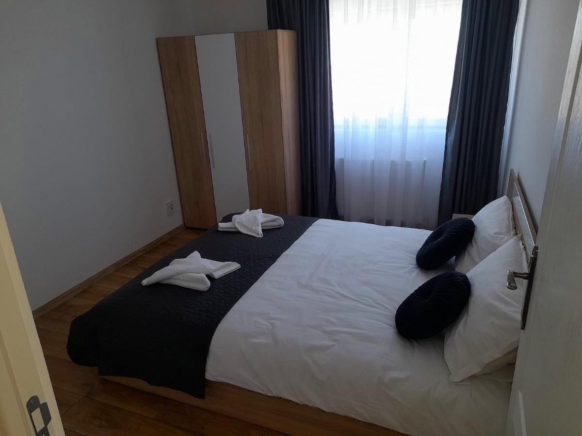 Pensiunea Eden House ไกรโอวา ภายนอก รูปภาพ